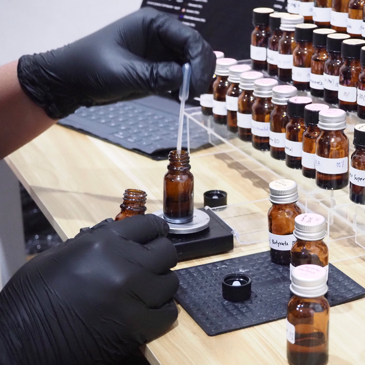 Blending perfume raw materials